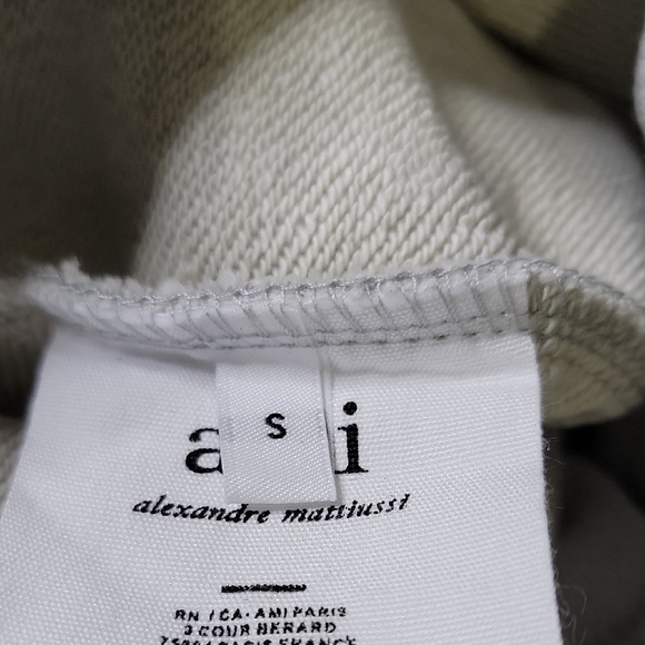 Ami Light Gray Joggers with Red Heart Detail - Picture 3 of 4